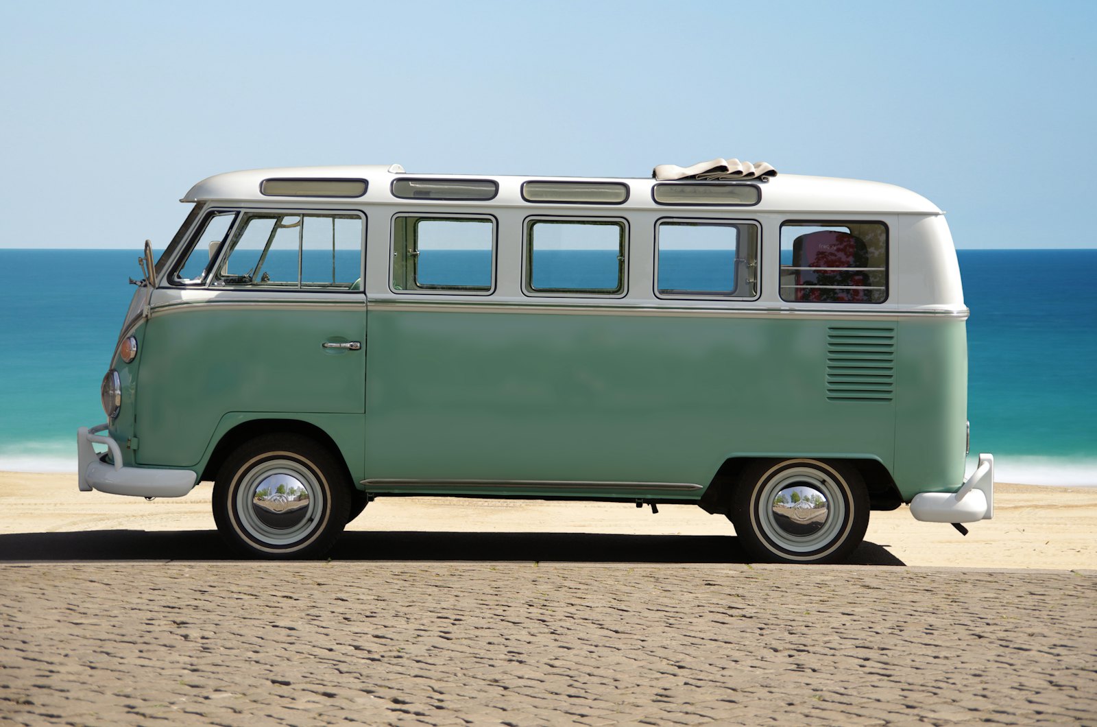 Tempo Traveller (12 Seater)